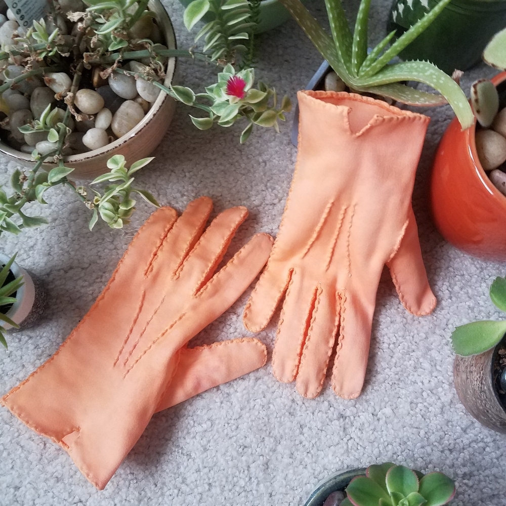 🔴SOLD🔴 Vintage Ladies Gloves - Picture 1 of 2
